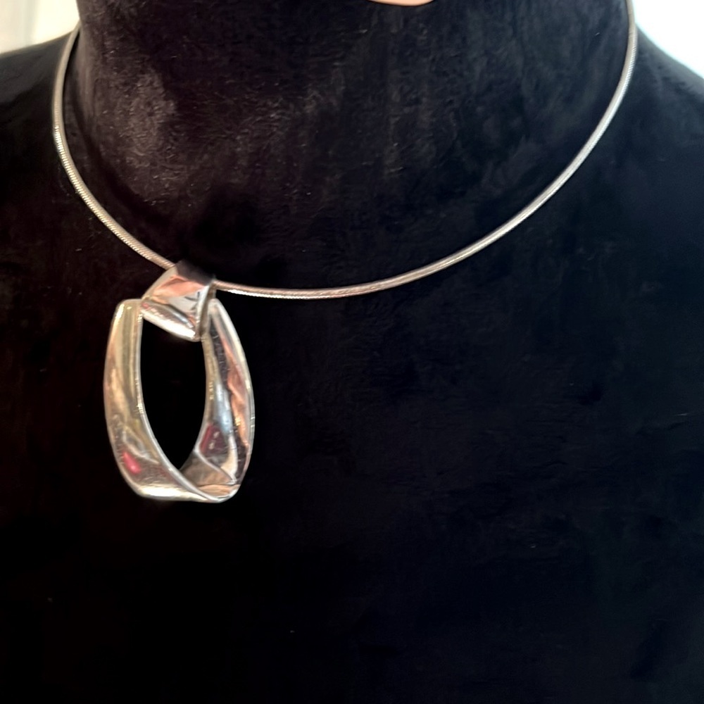 Silver Liz Claiborne Liz & Co Coil Collar Necklace with Pendant 15" jewelry - Picture 2 of 13
